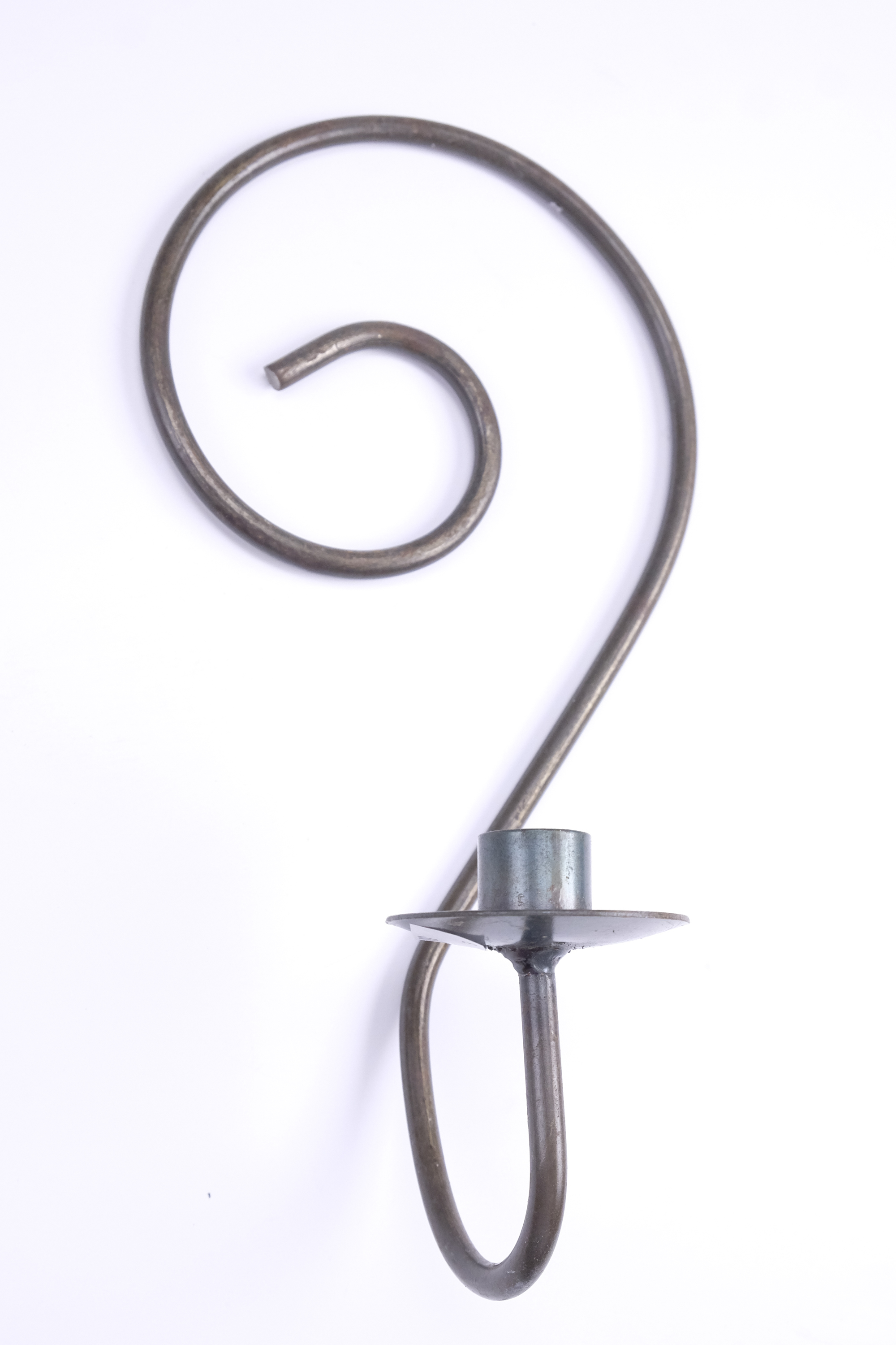 A contemporary wrought iron six candle torchère, together with a conforming single candle wall - Image 5 of 5