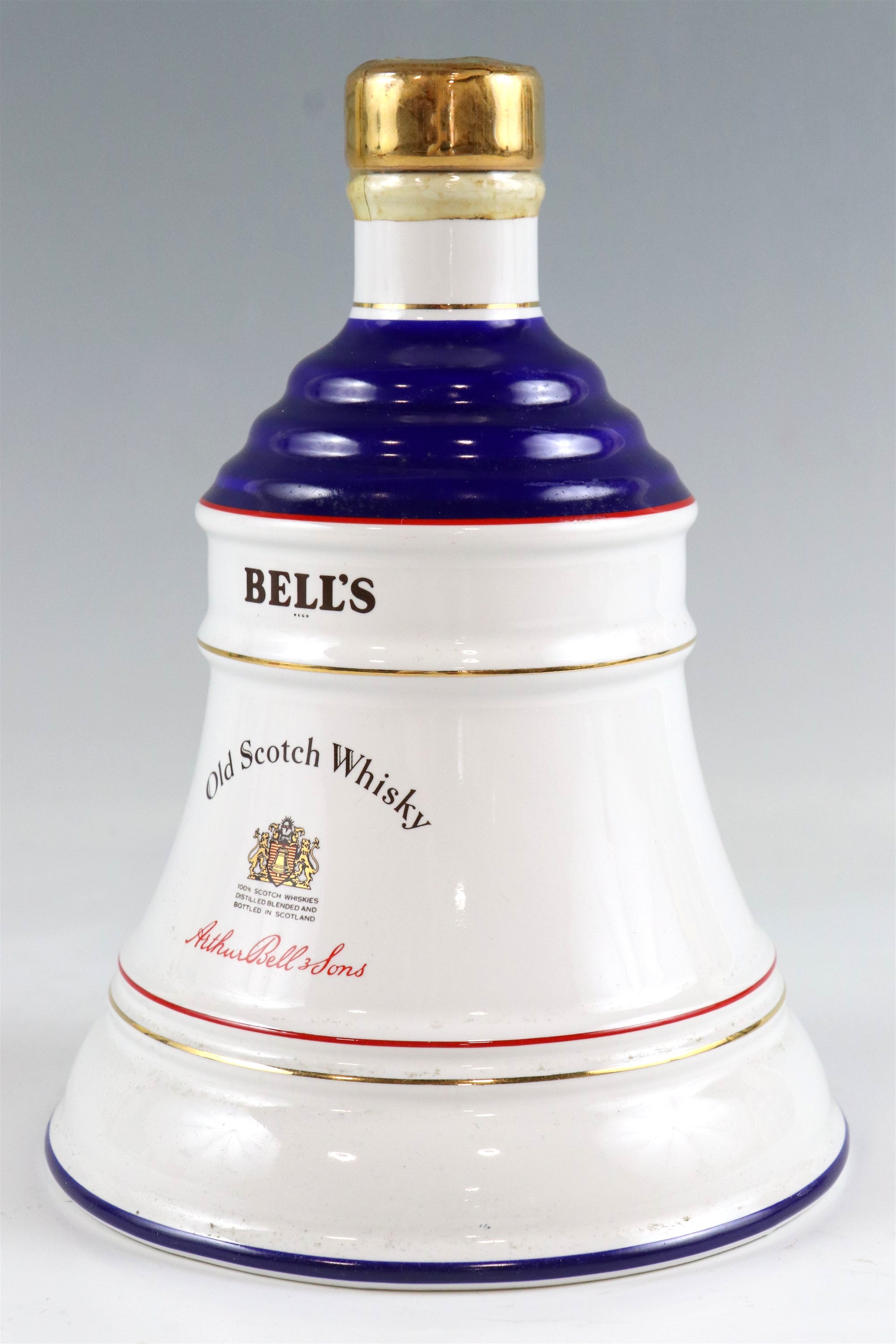 A boxed Wade royal commemorative ceramic decanter of Bell's whisky together with five others - Image 17 of 18