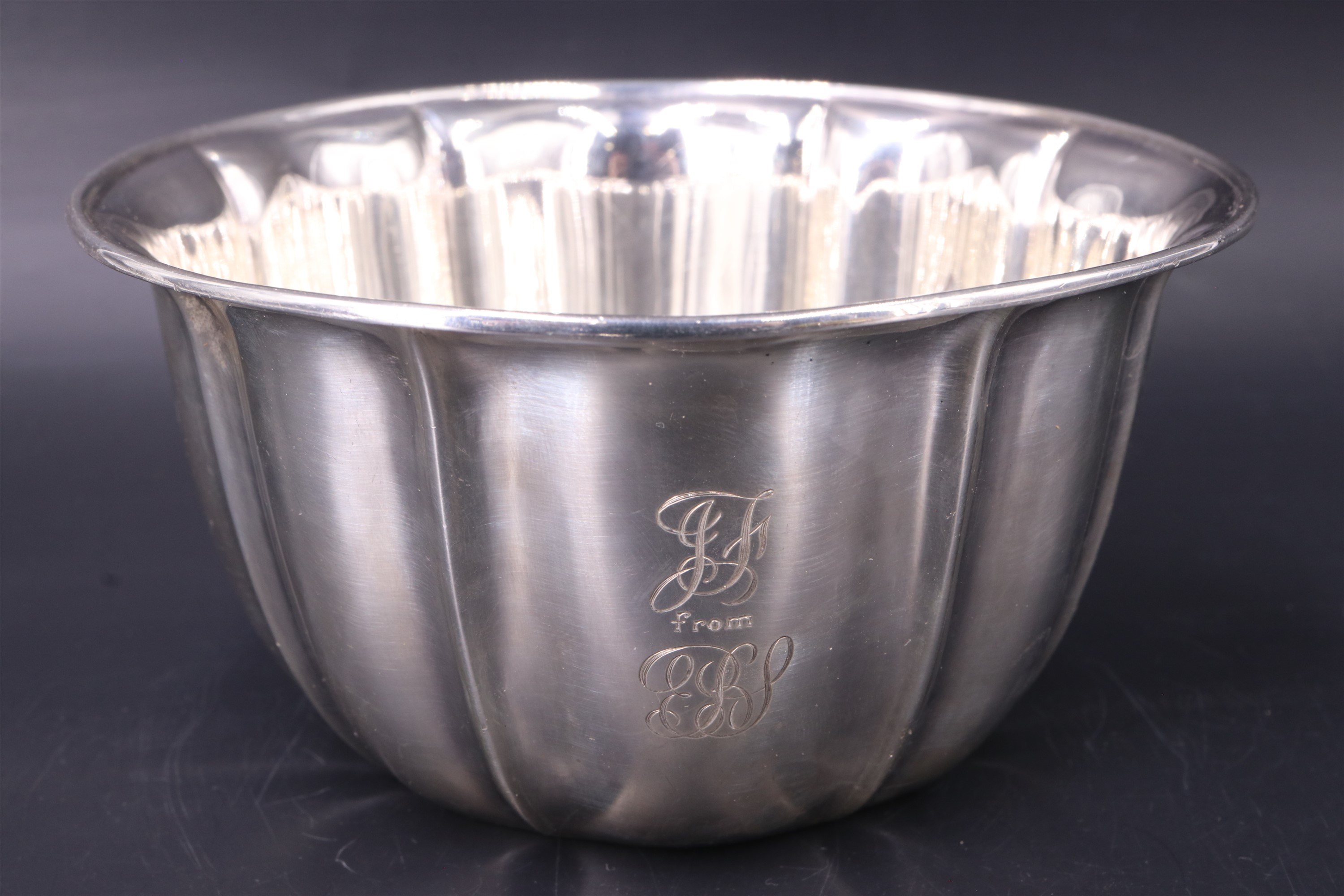 A cased Edwardian silver christening bowl and spoon, Atkin Brothers, Sheffield, 1904, 178 g gross, - Image 2 of 8