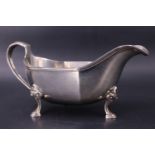 A George V silver sauce boat, The Northern Goldsmiths Company, Birmingham, 1933, 174 g, 17.5 cm