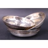 A set of five silver nut dishes, London, 1900, 124 g gross, 8 x 1.5 cm