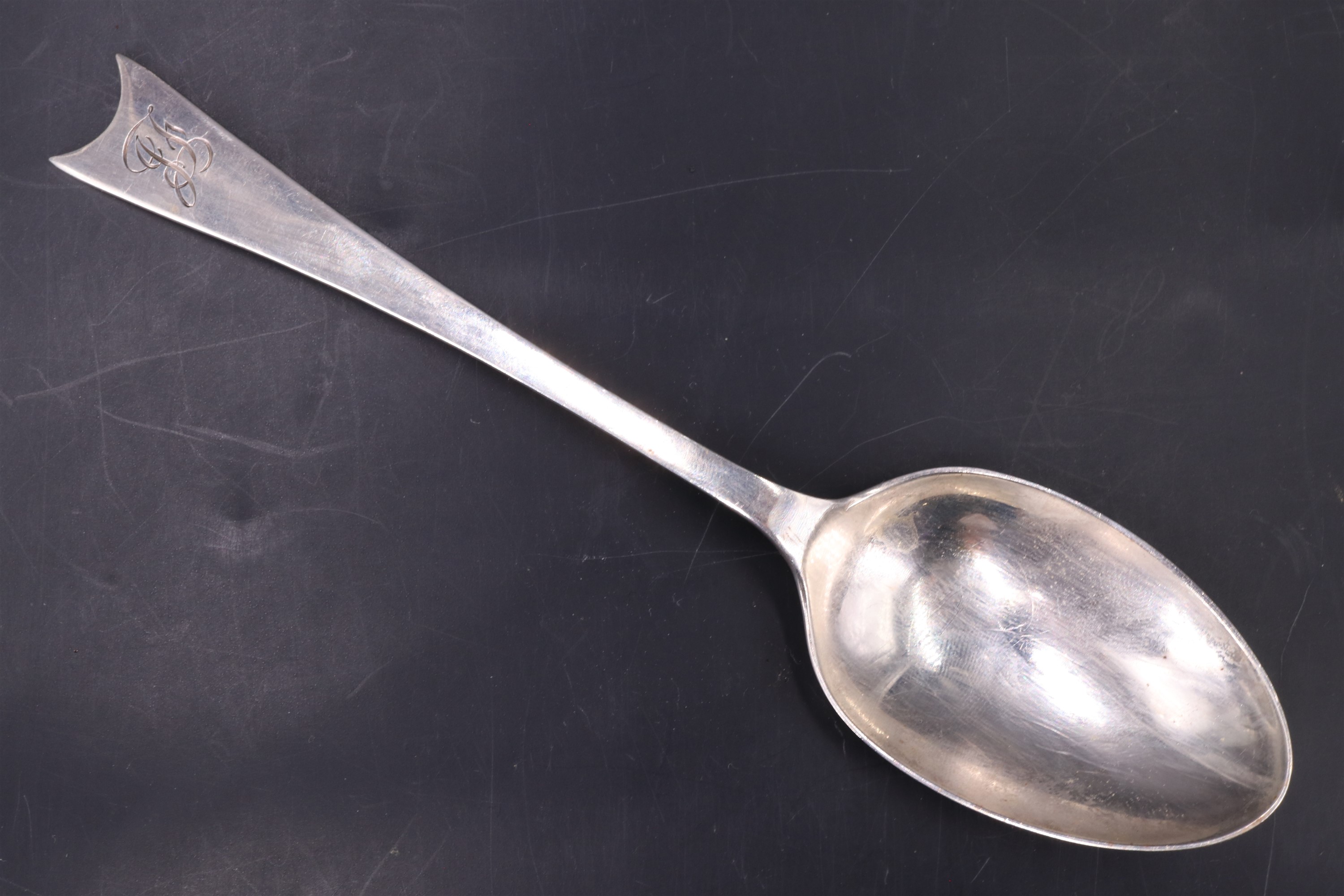 A cased Edwardian silver christening bowl and spoon, Atkin Brothers, Sheffield, 1904, 178 g gross, - Image 5 of 8