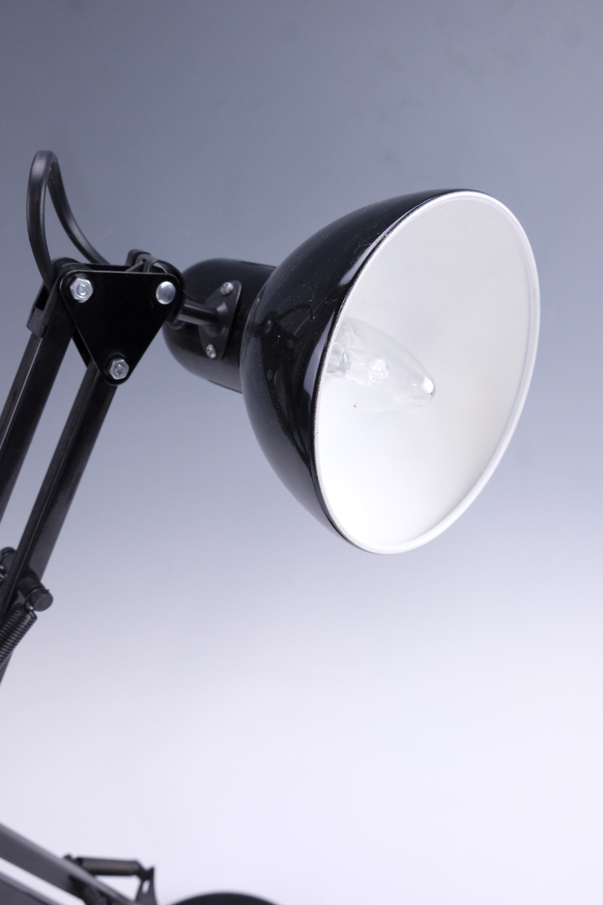 A contemporary adjustable black desk lamp - Image 2 of 3