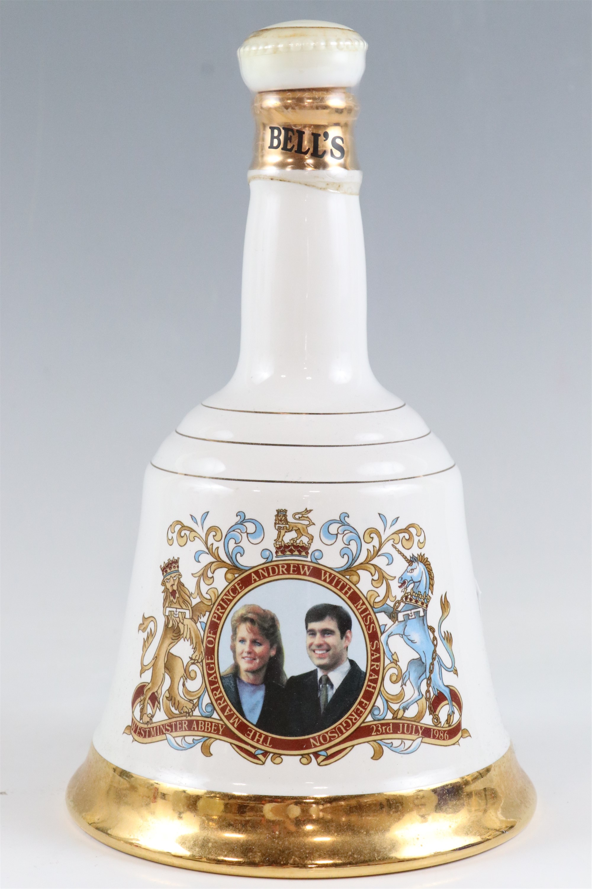 A boxed Wade royal commemorative ceramic decanter of Bell's whisky together with five others - Image 5 of 18