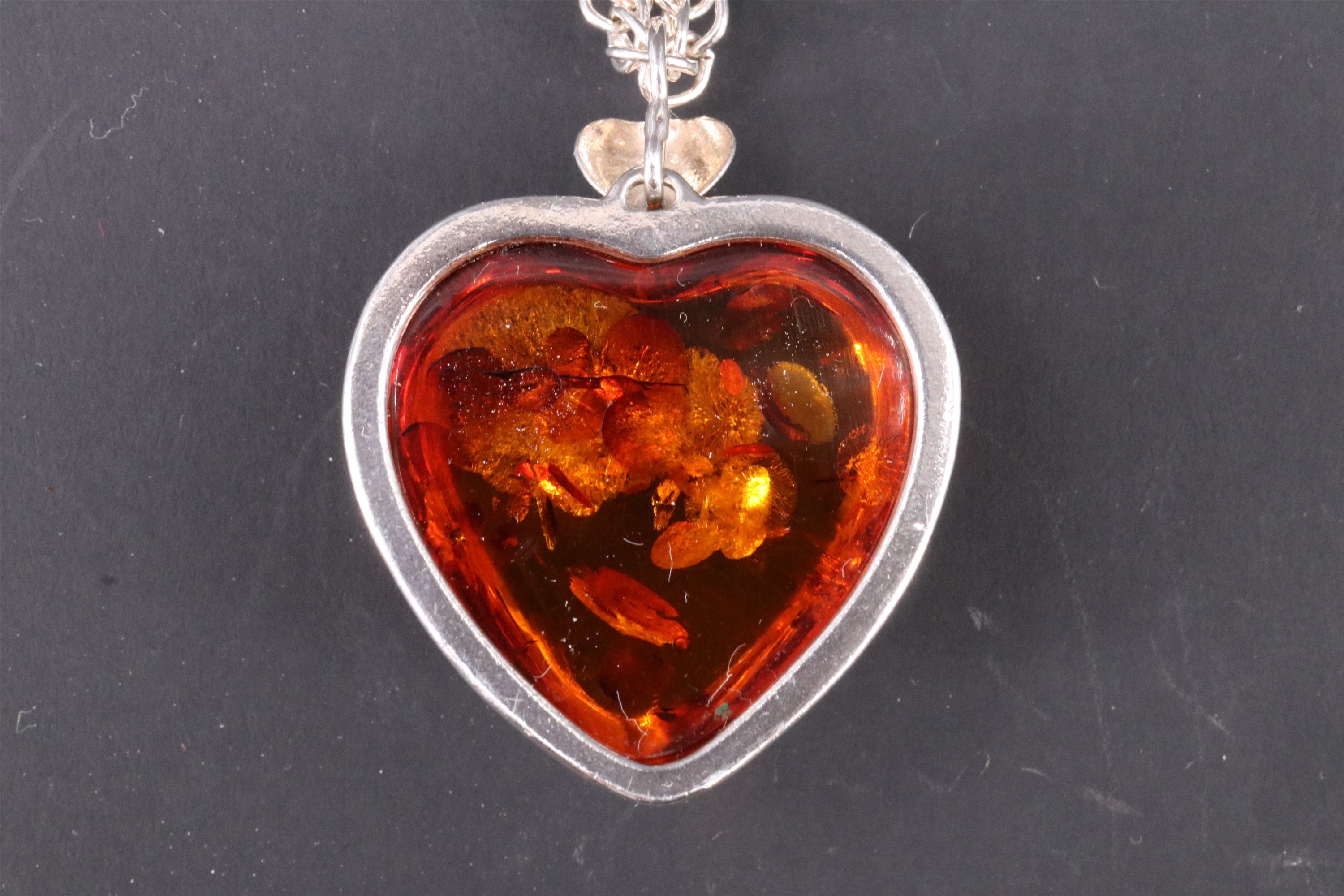 A contemporary sun spangled amber pendant necklace, being a 25 x 25 mm heart shaped amber cabochon - Image 3 of 8