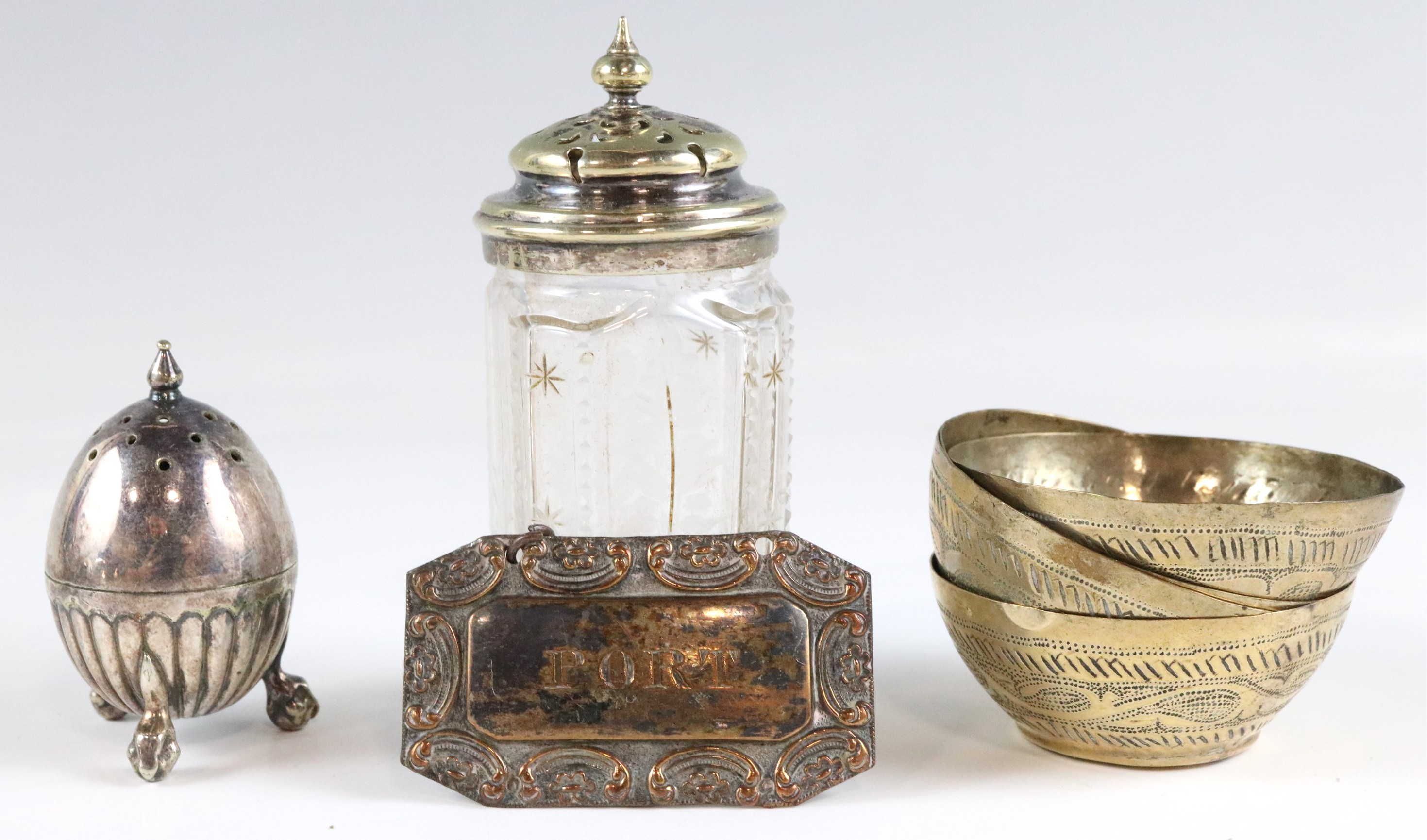 A quantity of Victorian and later silver plate, including a pair of Sheffield plate decanter - Image 25 of 26