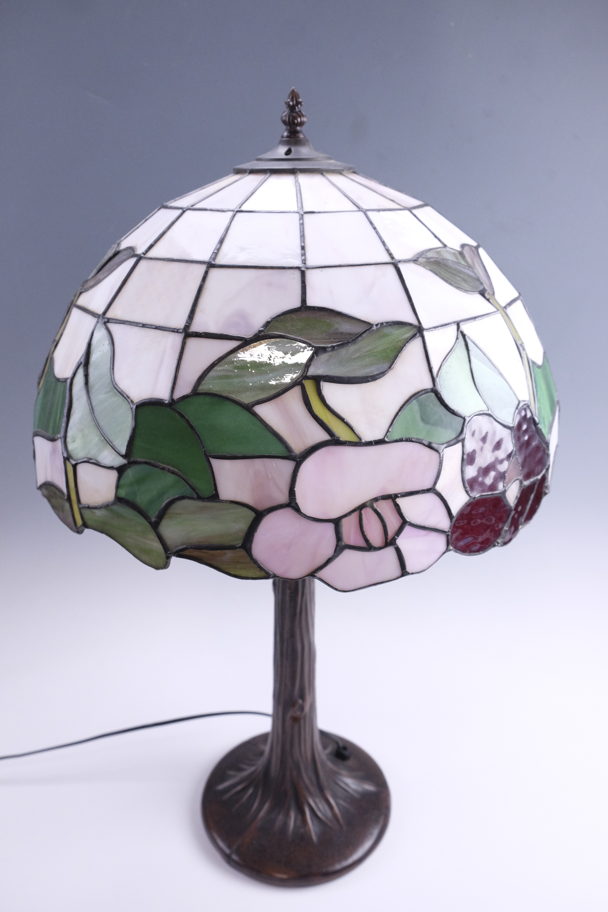 A late 20th Century Tiffany style table lamp, having a leaded glass shade on a patinated - Image 3 of 3