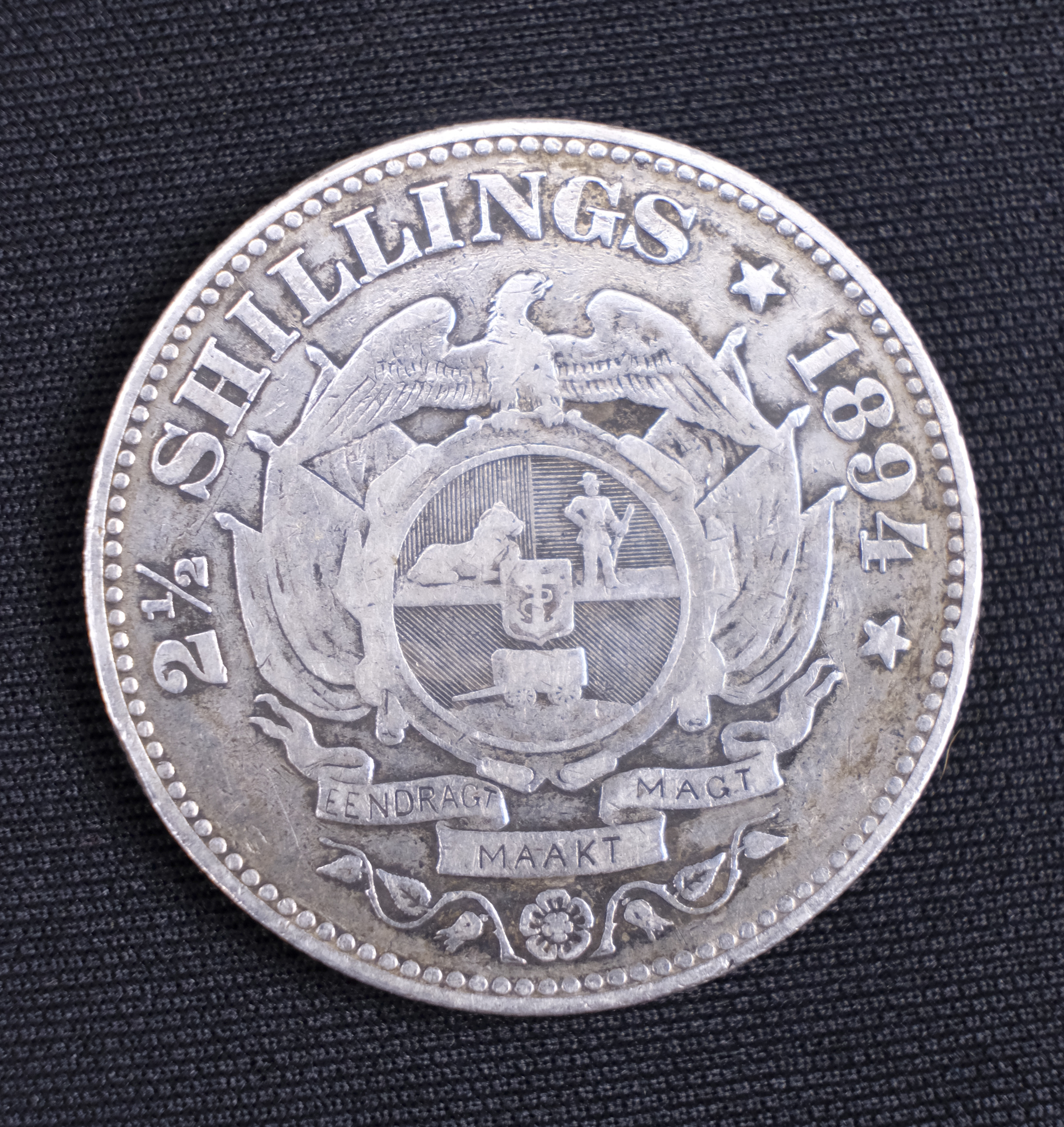 A silver 1894 Zuid Afrikaansche Republiek (pre-Union South Africa) 2½ Shillings coin [ Johannes - Image 2 of 2