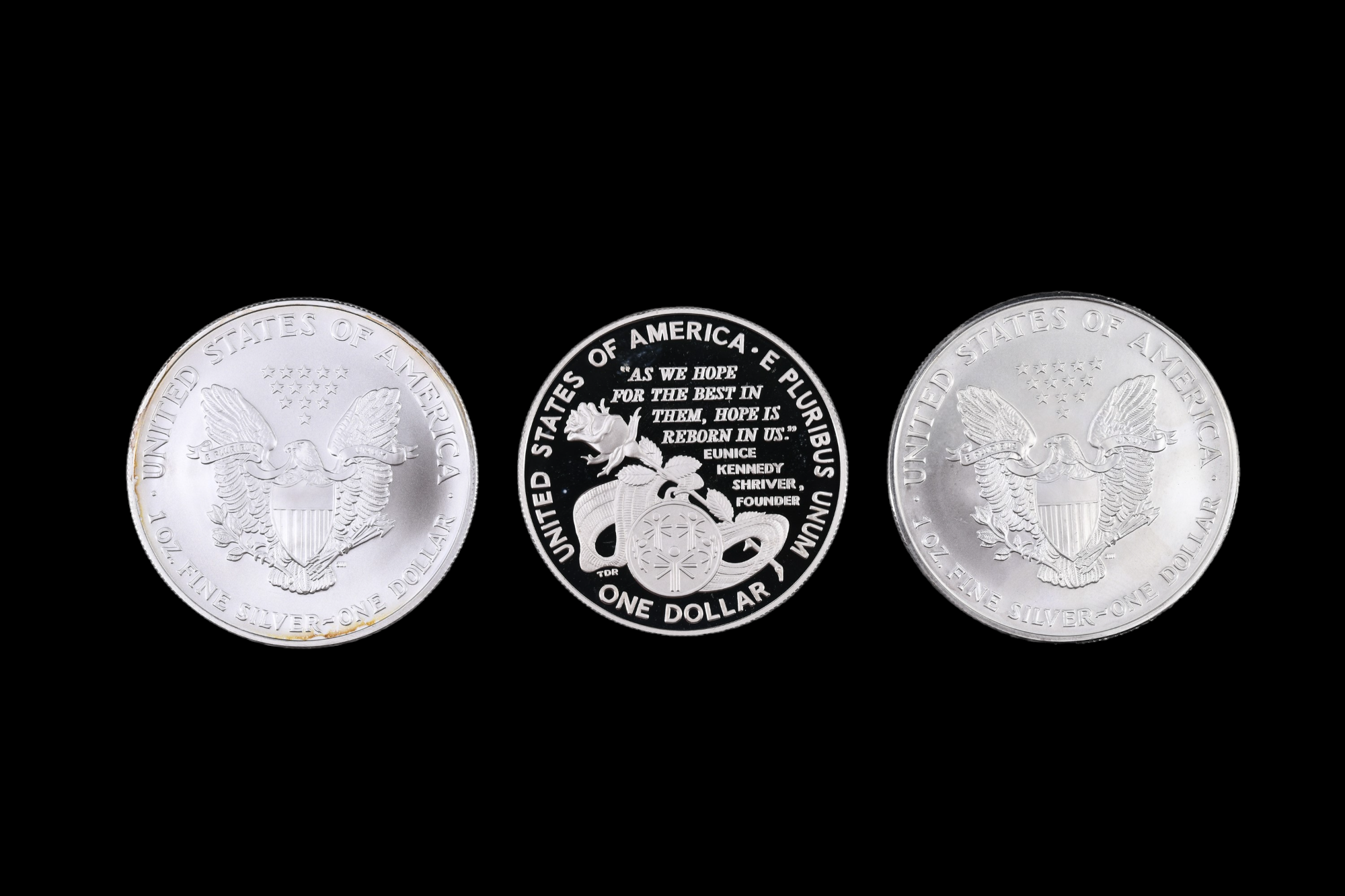 Three silver US coins, comprising a 2005 and a 1998 "Silver Eagle" dollar, and a 1995 "Special - Image 2 of 4