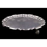 A small Edwardian silver salver / waiter, having a Chippendale rim and scroll feet, Goldsmiths &