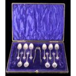 A cased set of silver Belle Epoque teaspoons and tongs, Roberts & Belk, Sheffield, 1903, 127 g gross