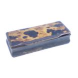 A Victorian tortoiseshell and horn snuffbox, 8 x 4 x 2 cm