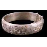 A scroll engraved silver bracelet, hinged with a box catch, Birmingham, 1969, 25.86 g, 52 x 60 mm