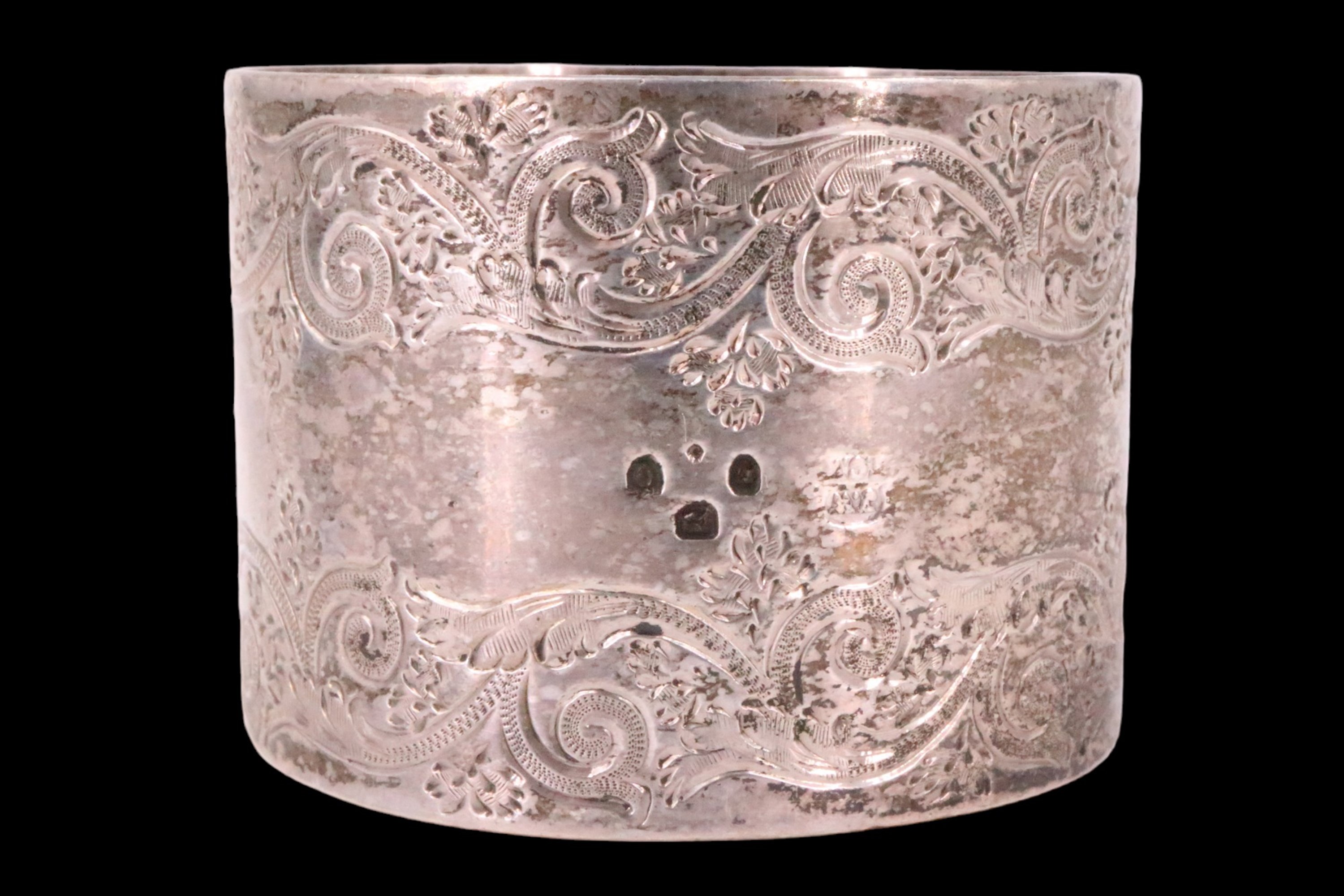 Four Victorian and later silver napkin rings, 107.5 g total - Image 6 of 6