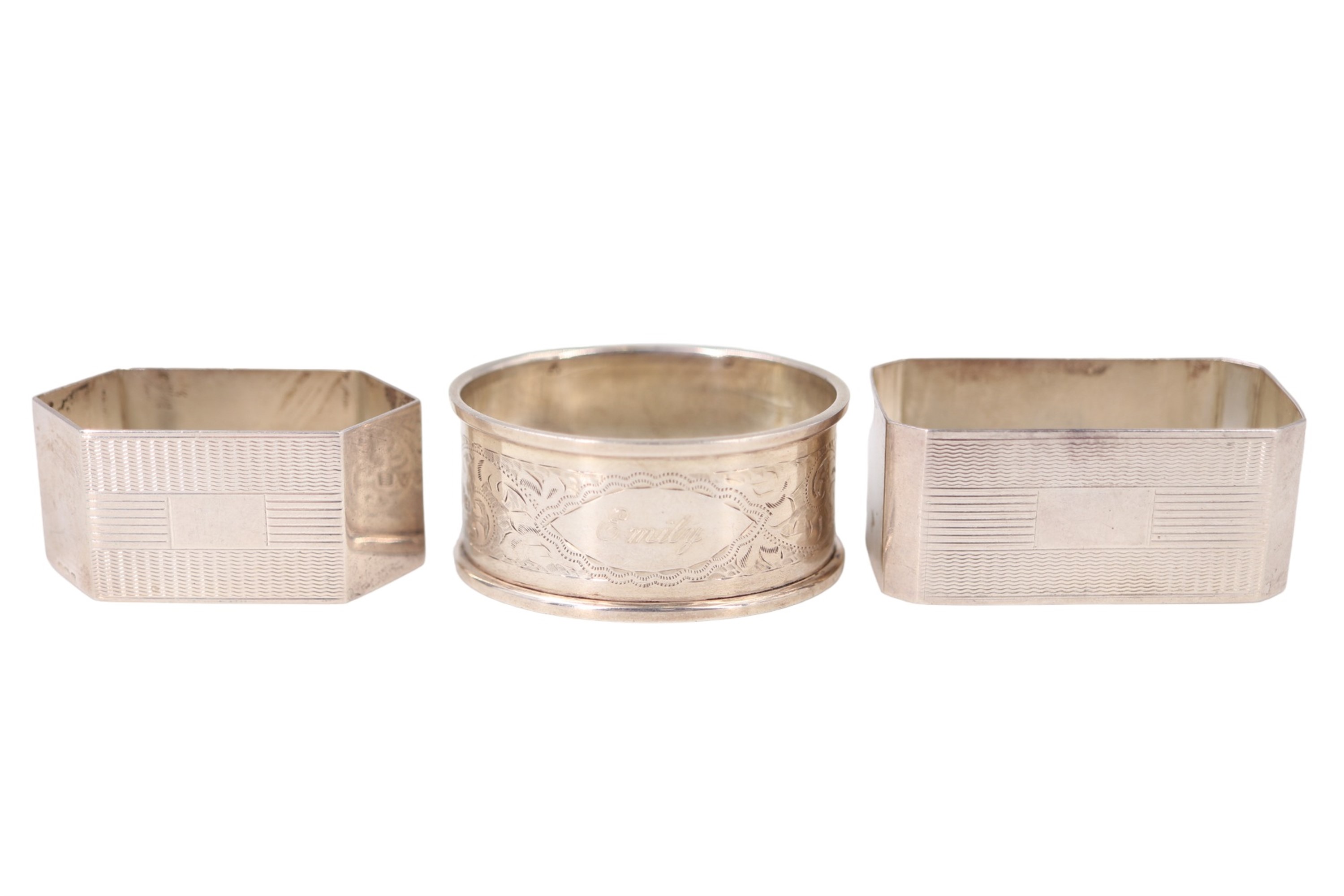 Three silver napkin rings, comprising two engine turned with vacant cartouches, and one floral - Image 2 of 9