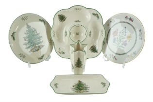 Four Spode Christmas plates, boxed, together with a similar Spode Christmas tree vase, 17 cm tall