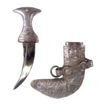 An Omani decorative jambiya type dagger, 18 cm x 13 cm