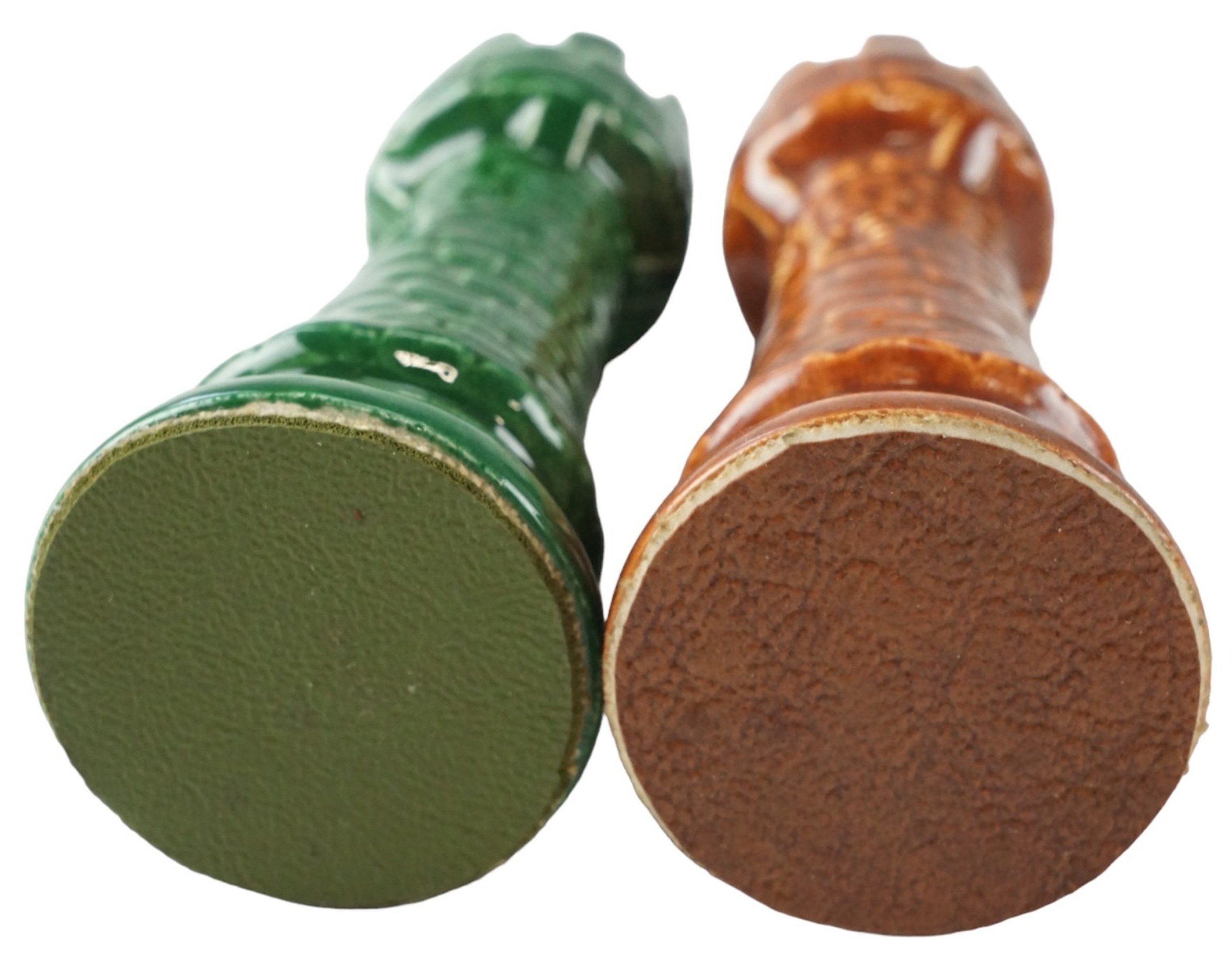 A set of mid-20th-Century rust orange and green ceramic chess pieces, king 10.5 cm - Image 4 of 4