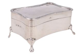 An Edwardian silver ring / trinket box, of serpentine form and having cabriole legs, Gorham,