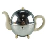 A 1940s Ever-Hot moderne teapot, 19 cm tall