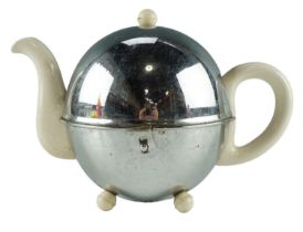 A 1940s Ever-Hot moderne teapot, 19 cm tall