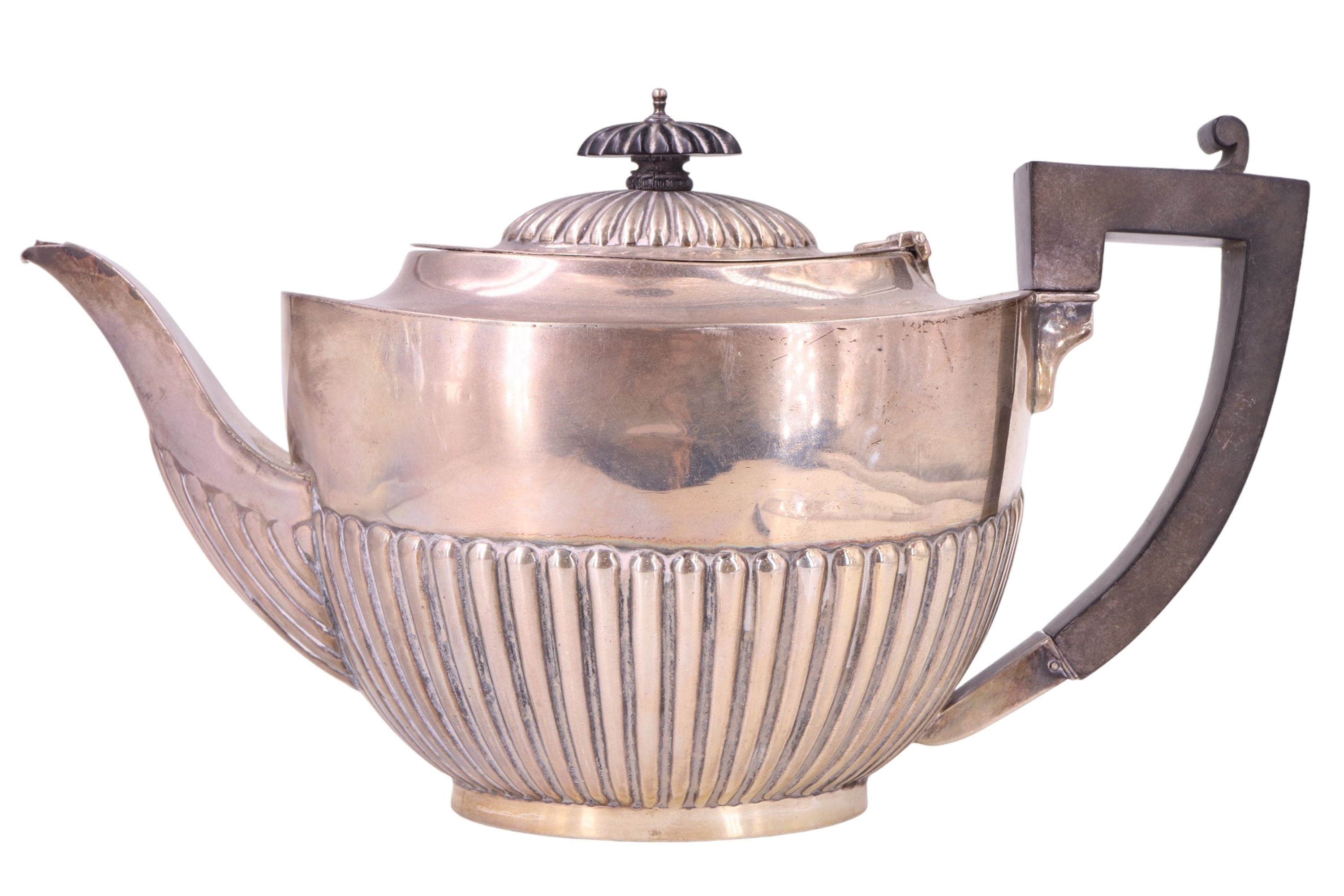 An Edwardian silver teapot, of Georgian gardrooned form, bearing moulded ribbed decoration, - Image 2 of 6