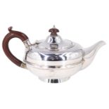 A George V silver teapot, of oblate form, Birmingham, 1933, 523 g, 13.5 cm high