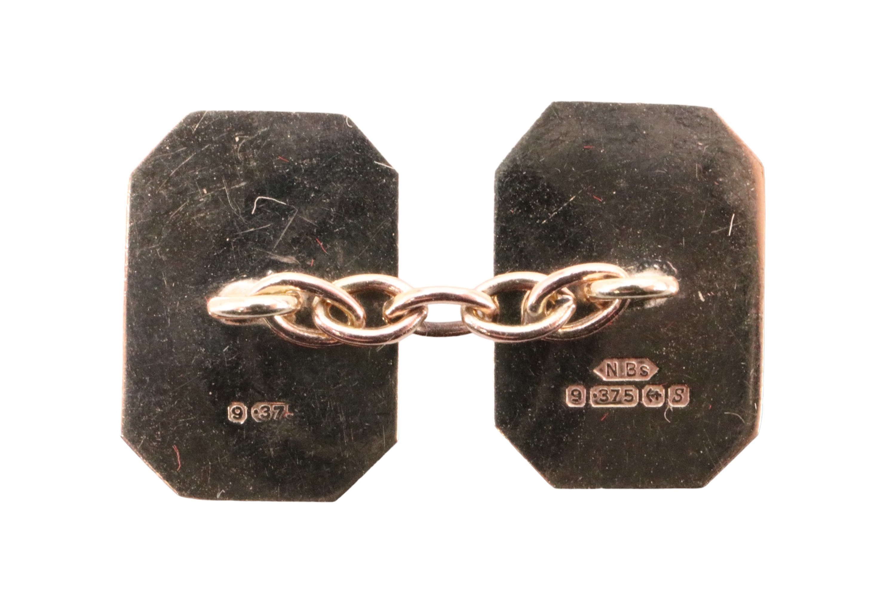 A pair of 9 ct gold cufflinks, each of canted oblong shape having linear engraving, 1967, 4.1 g - Image 2 of 3