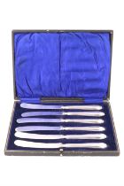 A cased set of silver handled butter knifes, Sheffield, 1917