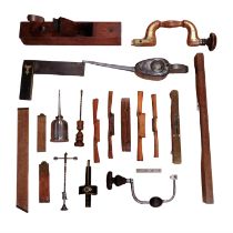 A quantity of vintage carpenters' tools, including Archimedes drills, two braces, brass and mahogany