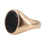 A sardonyx set 9 ct gold signet ring, having a vacant oval matrix, Birmingham, 1973, 2.62 g, size I