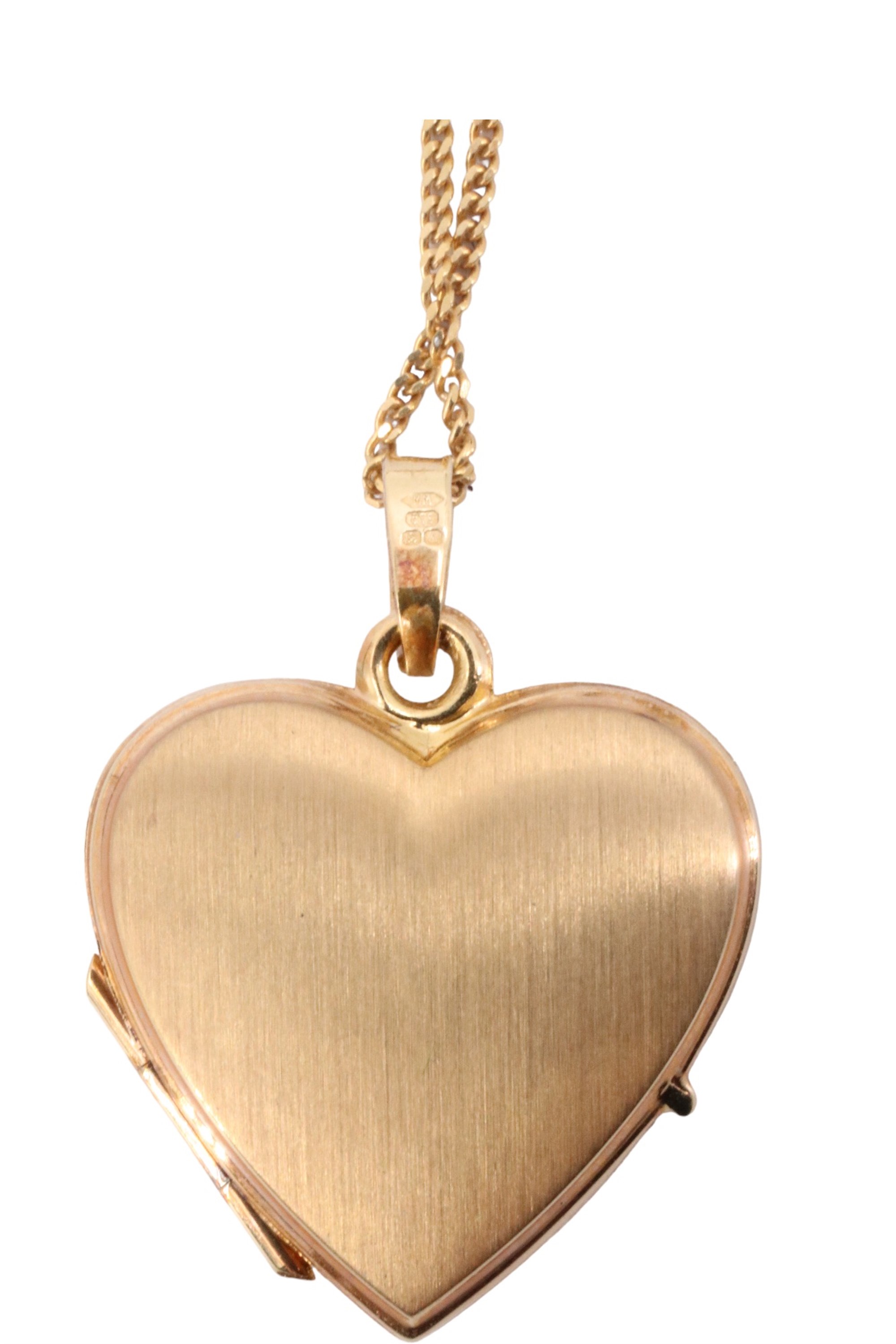 A 9 ct gold heart shaped double locket on fine curb link chain, having two tone engraved floral - Image 2 of 4