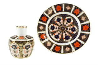 Two items of late 20th Century Royal Crown Derby Imari pattern porcelain, comprising a shouldered