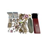 A quantity of vintage and later costume jewellery, including Scottish brooch, glass bead necklace,
