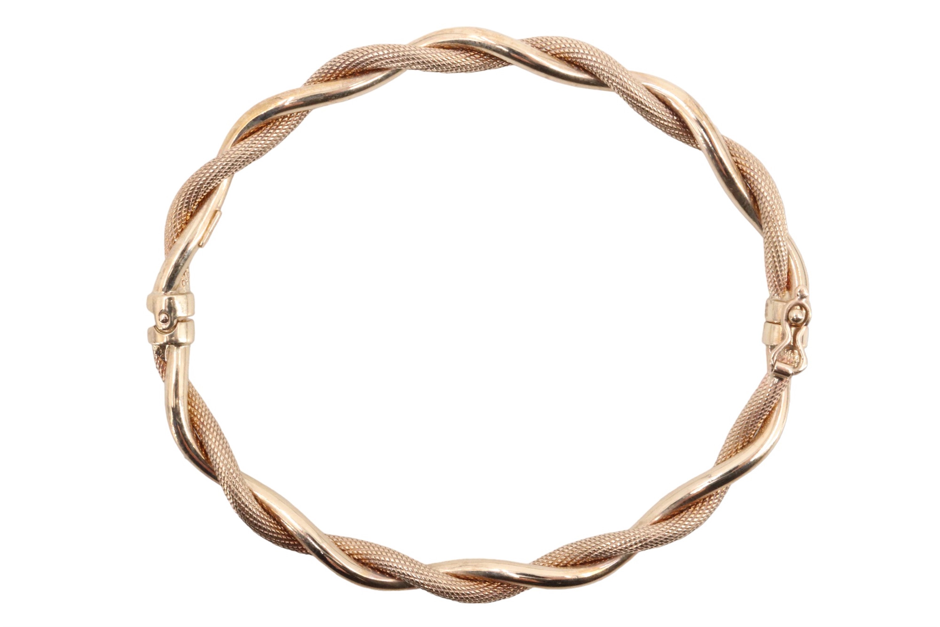 A contemporary Italian 9 ct gold cable bangle, having polished and textured twists, sprung hinge - Image 2 of 3