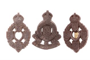 Three Second World War economy plastic cap badges, (one a/f)