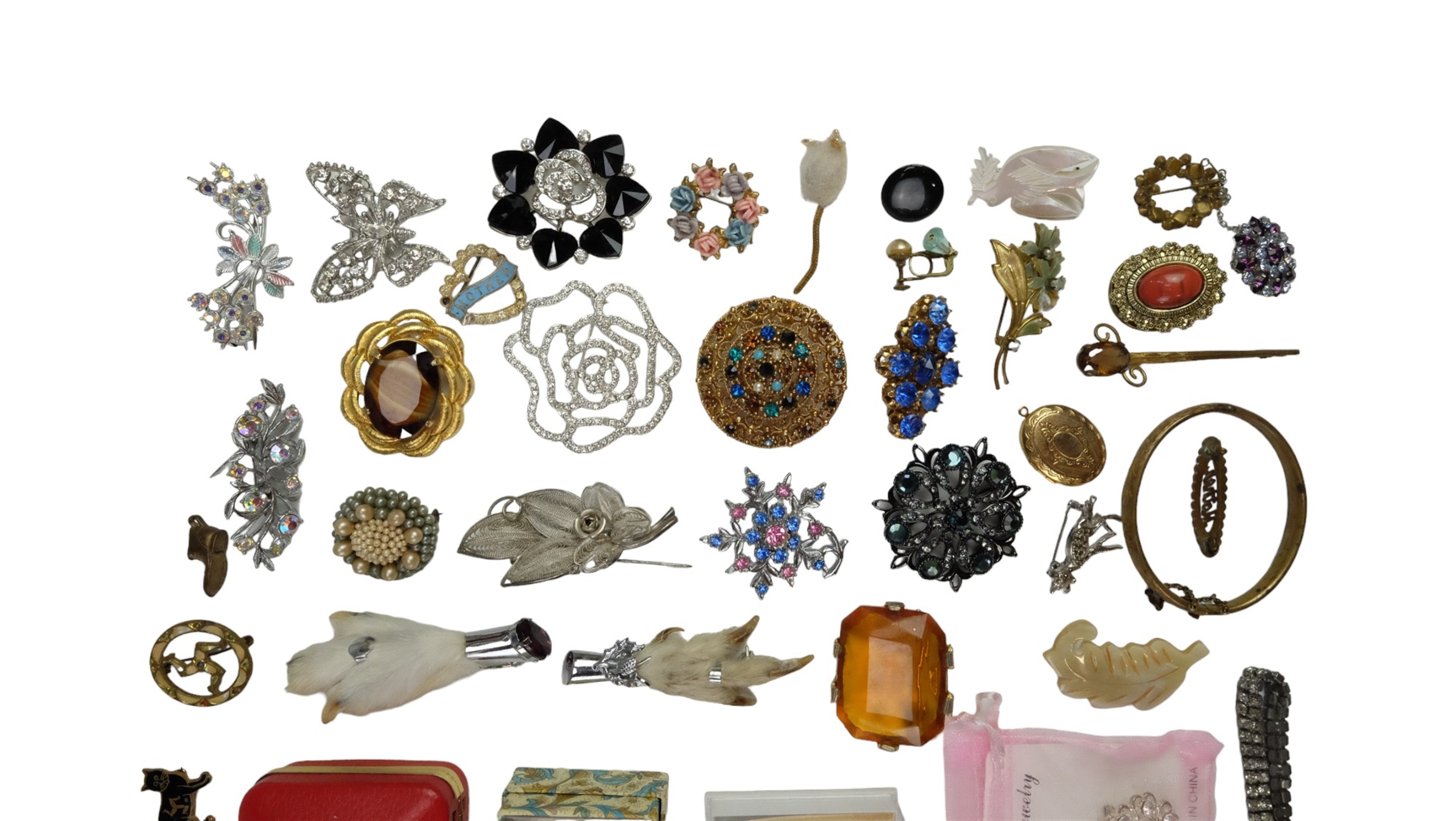 A quantity of vintage and later costume jewellery, including mother-of-pearl and horn brooches, - Image 2 of 4