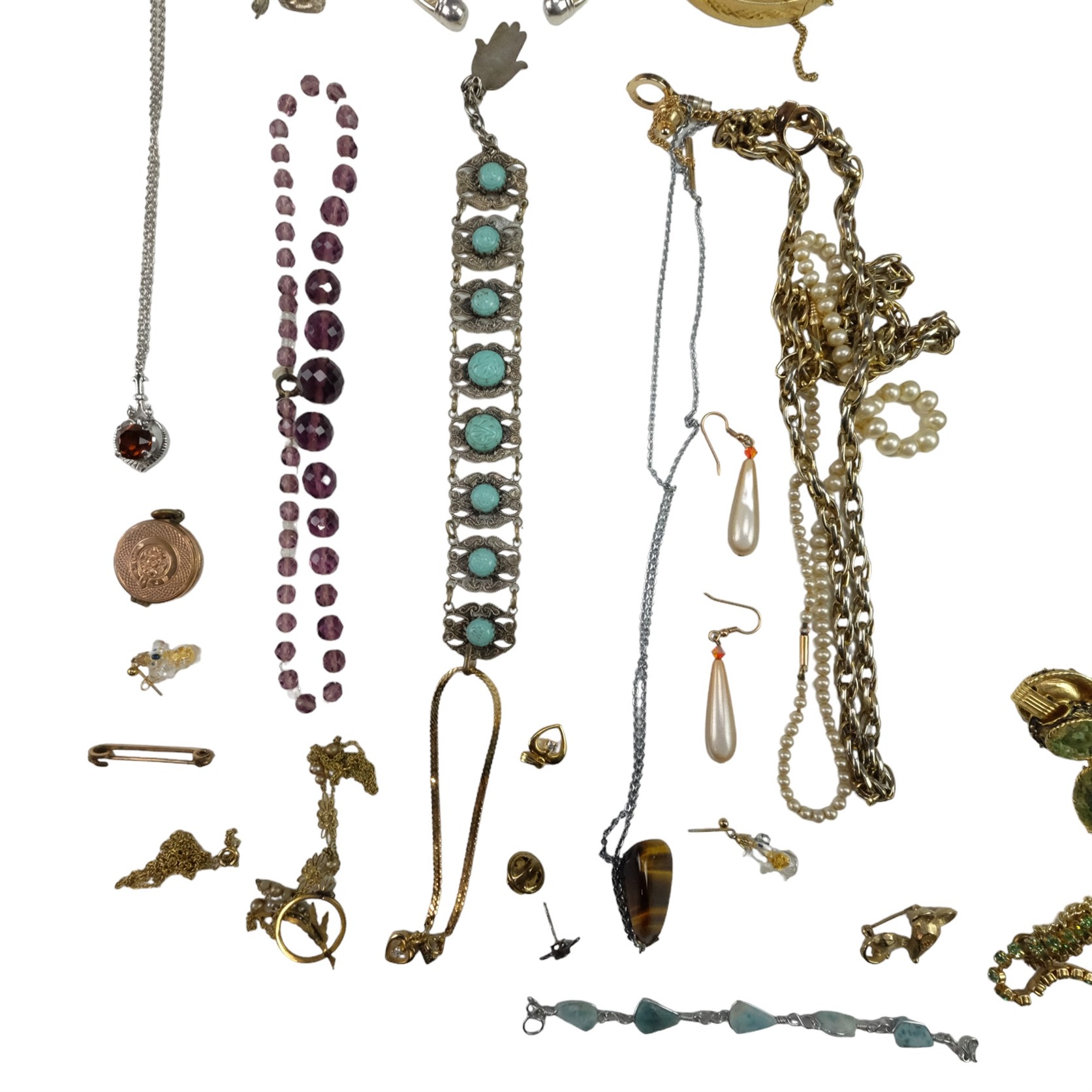 A quantity of costume jewellery including a baroque tiger's eye pendant - Image 2 of 4