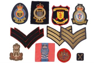 Sundry items of military cloth insignia