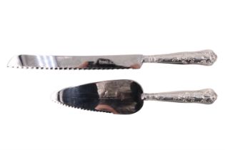 A silver handled cake knife and serving slice, Sheffield, 1967