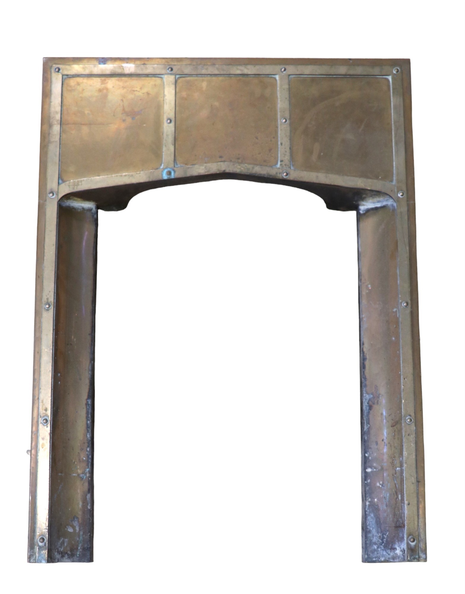 An early 20th Century Arts and Crafts brass hearth / mantelpiece insert, 63 x 87 cm - Image 2 of 5