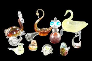 A group of art glass animals including Alum Bay Glass, Phoenician Glass, etc, 20 cm tallest