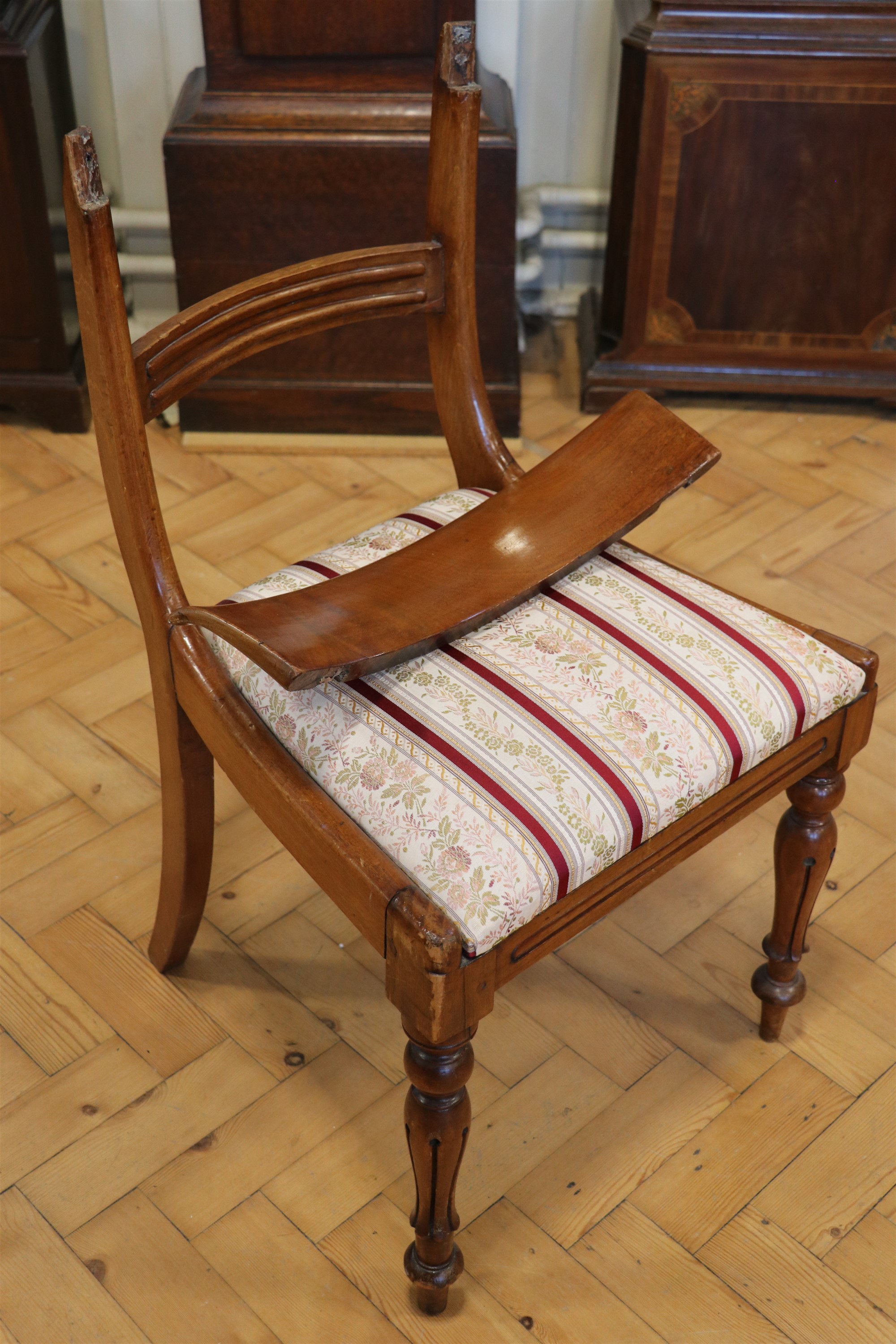 A Victorian mahogany dining suite - Image 10 of 12