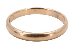 An 18 ct gold wedding band, size M/N, 2.1 g