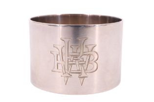 A cased 1920s silver napkin ring, faced with engraved initials, Sydney & Co, Birmingham, 1922, 41 mm