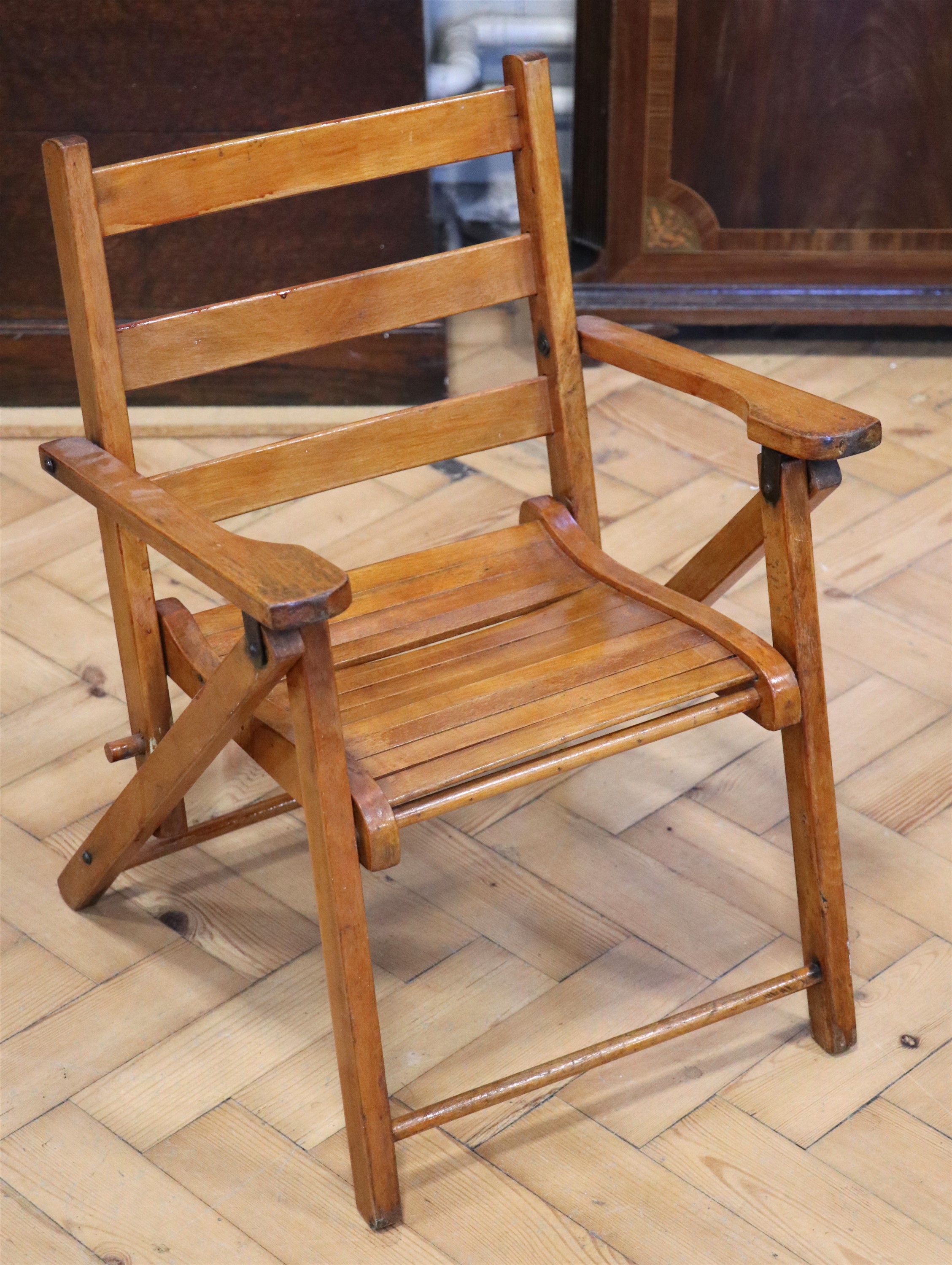 A child's beech folding armchair, second quarter 20th Century, 55 cm high