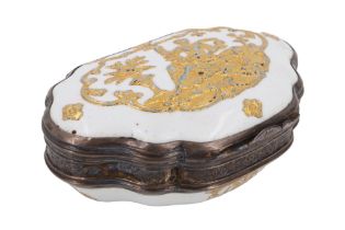 An 18th Century German enamelled snuff box / Bonbonnière in the manner of Pierre Fromery, Berlin,