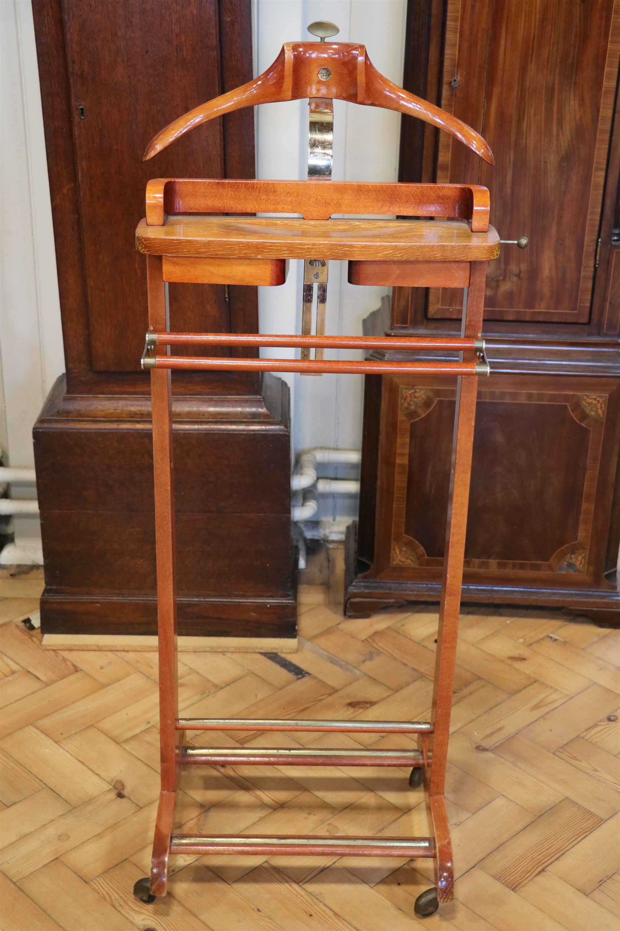 An Italian gentleman's brass mounted timber clothes valet stand, by FR Italy, circa 1960s - Image 3 of 4