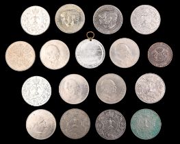 A group of Churchill and royal commemorative GB coins together with a Queen Victoria Diamond Jubilee