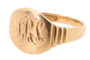 An 18 ct yellow metal signet ring, the matrix engraved with initials JRS , size L, 4.1 g